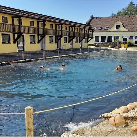 Veselí nad LužnicíBlatsky Dvur公寓式酒店 外观 照片